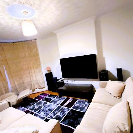Edwardian 4 Bedrooms With 4 Bathrooms Townhouse, Next To Underground, Accommodates 10 People ลอนดอน ภายนอก รูปภาพ