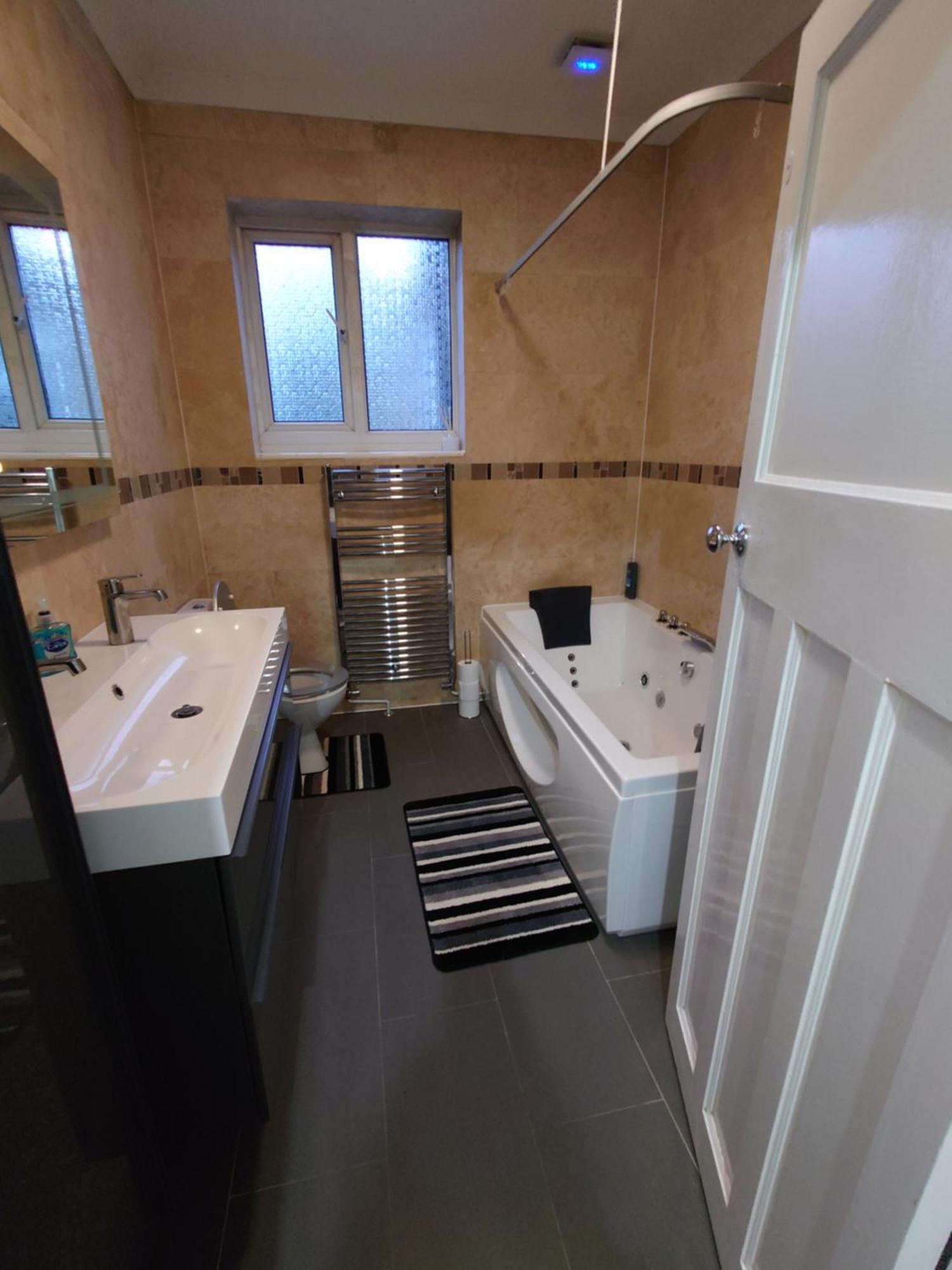 Edwardian 4 Bedrooms With 4 Bathrooms Townhouse, Next To Underground, Accommodates 10 People ลอนดอน ภายนอก รูปภาพ